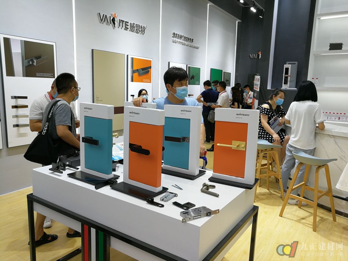 威思特意式极简锁引爆建博会 强势引领行业新风尚