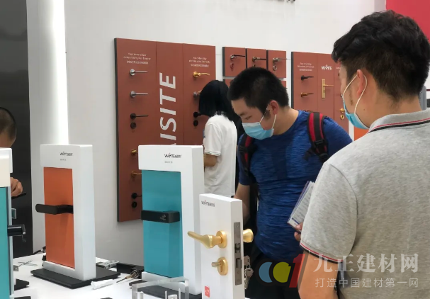 威思特意式极简锁引爆建博会 强势引领行业新风尚
