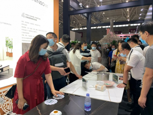 岩值盛筵 | 新岩素家居璀璨亮相深圳家具展