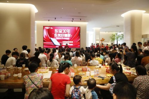 有吃喝有抽奖,东宝床垫如何成为商场顶流?